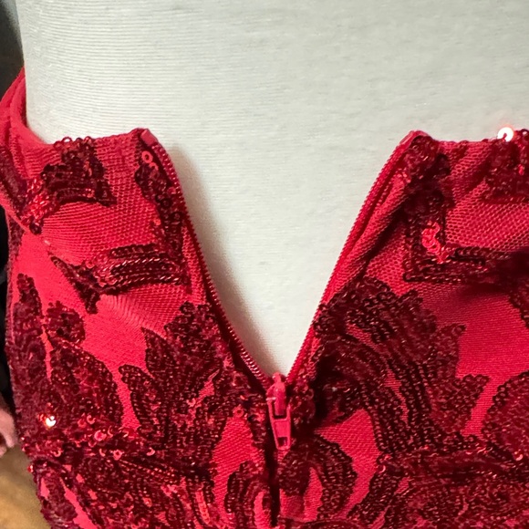 B. Darlin Elegant Red Sequin Evening Gown size 3/4 - Picture 7 of 8